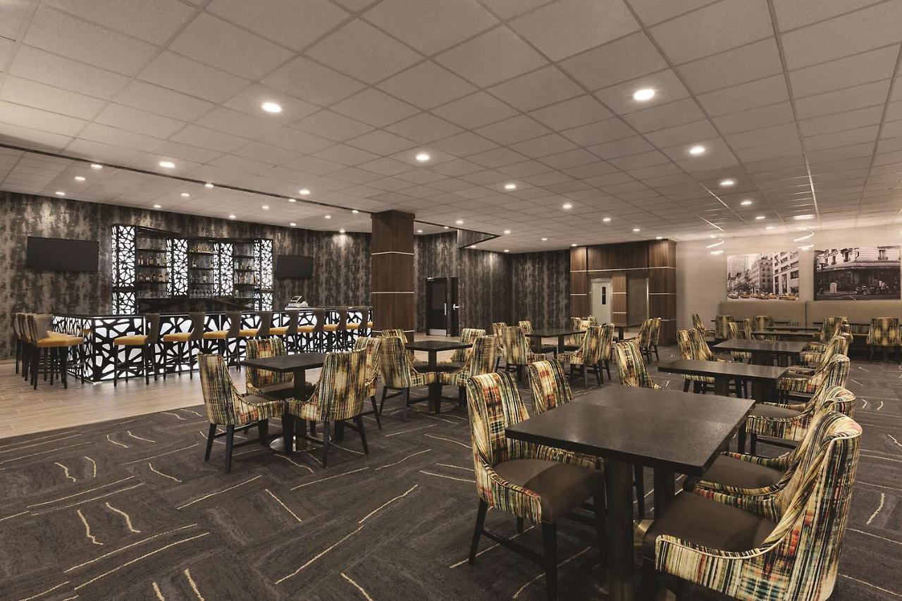 Radisson Hotel Mcallen Airport Exterior photo
